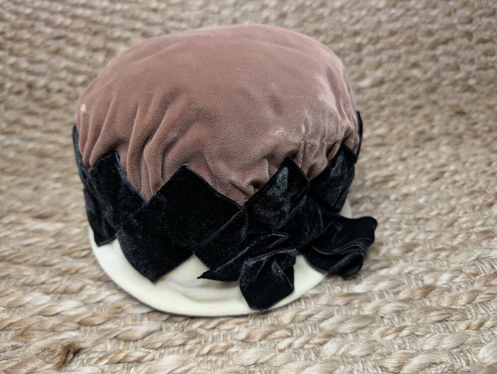 Vintage 1950s Women's Tricolor Bumper Toque Velvet Hat Black Brown Beige